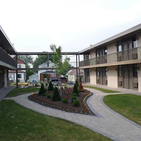 Niagara Plaza Hotel By Fairbridge Exterior foto