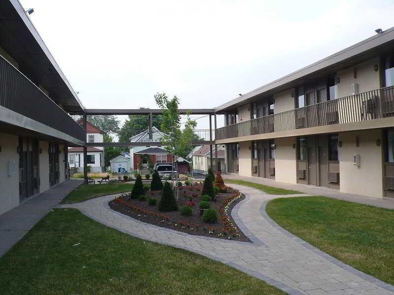 Niagara Plaza Hotel By Fairbridge Exterior foto